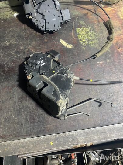 Передний правый замок двери mazda 3 bk