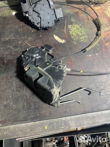 Передний правый замок двери mazda 3 bk