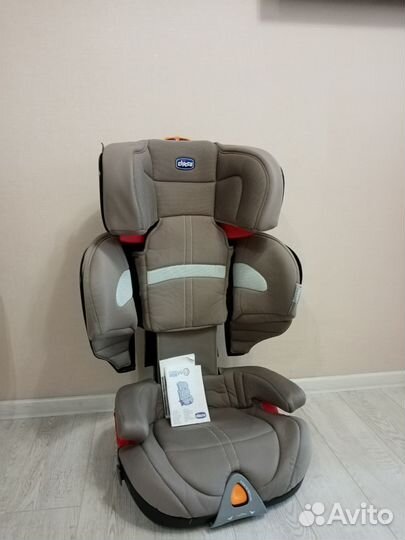 Автокресло Chicco 15-36 кг Изофикс