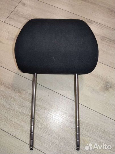 Подголовник задний на golf 4