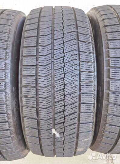 Bridgestone Blizzak VRX 215/45 R17 98Y