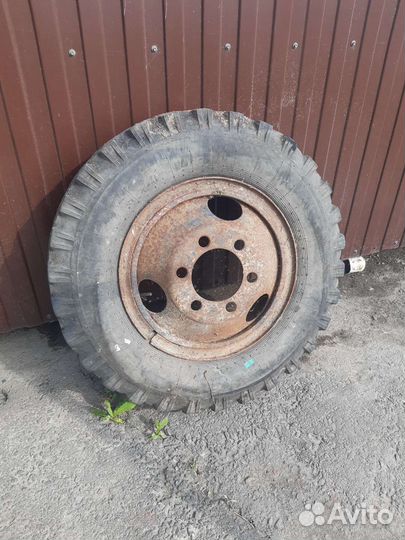 Колесо на газон