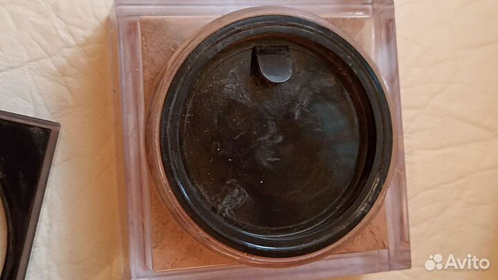 Huda beauty cinnamon BUN, KVD vegan TAN 175