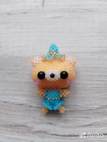 Амигуруми из бисера фигурки Мишка в костюме