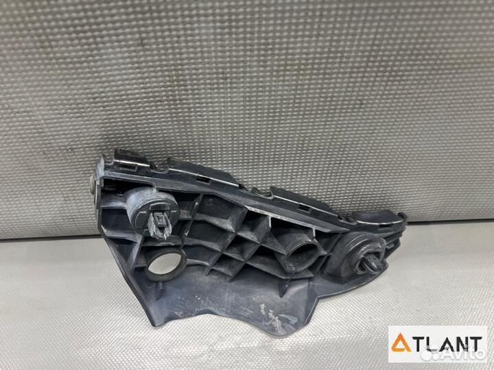 Крепление бампера передняя левая toyota porte