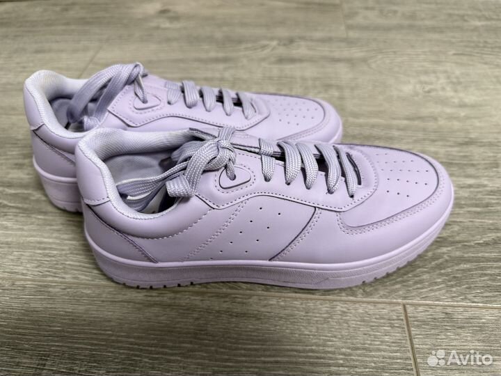 Кроссовки женские