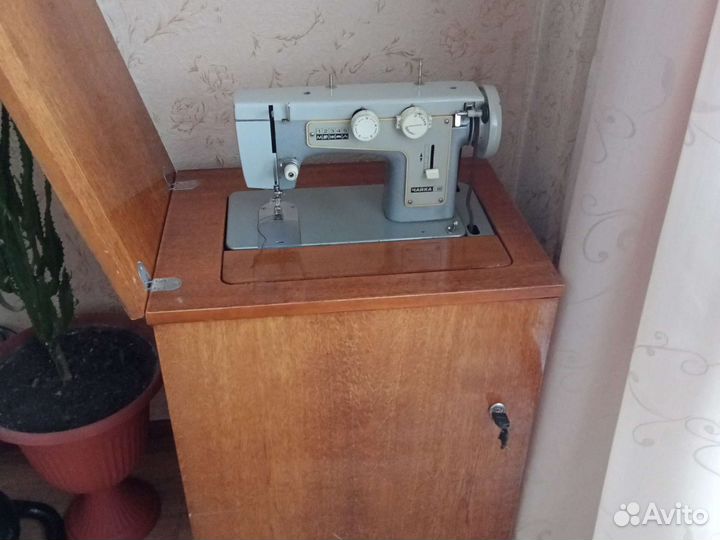 Швейная машина Чайка