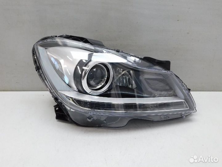 Фара правая Mercedes-Benz C-Class