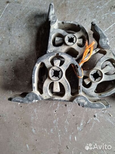 Крепление глушителя BMW E53