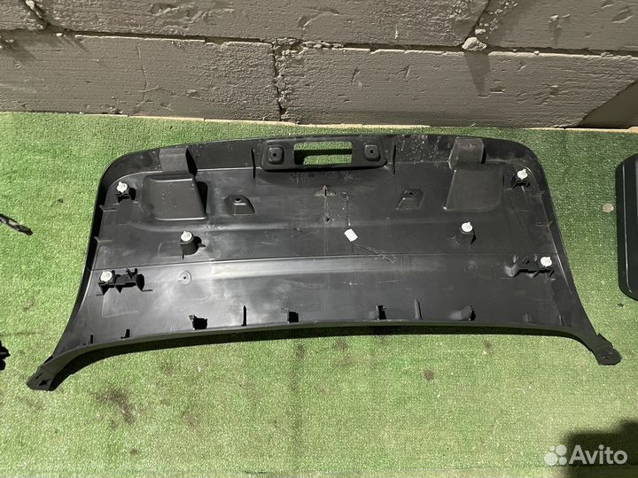 Обшивка двери багажника BMW 1 F20