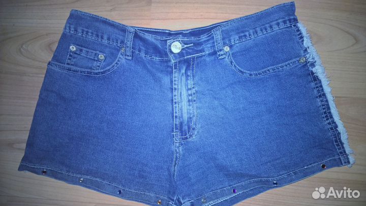 Удобные молодежные шорты