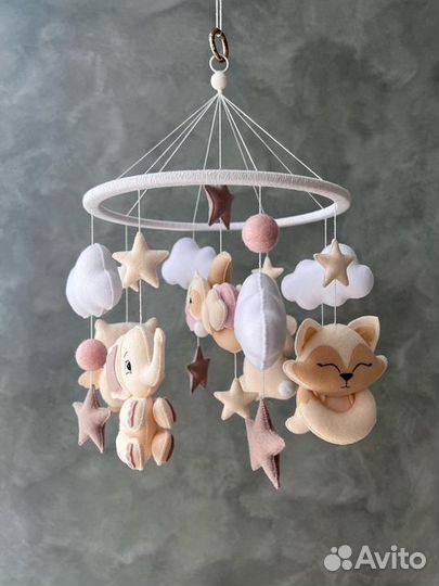 Мобиль на кроватку из фетра