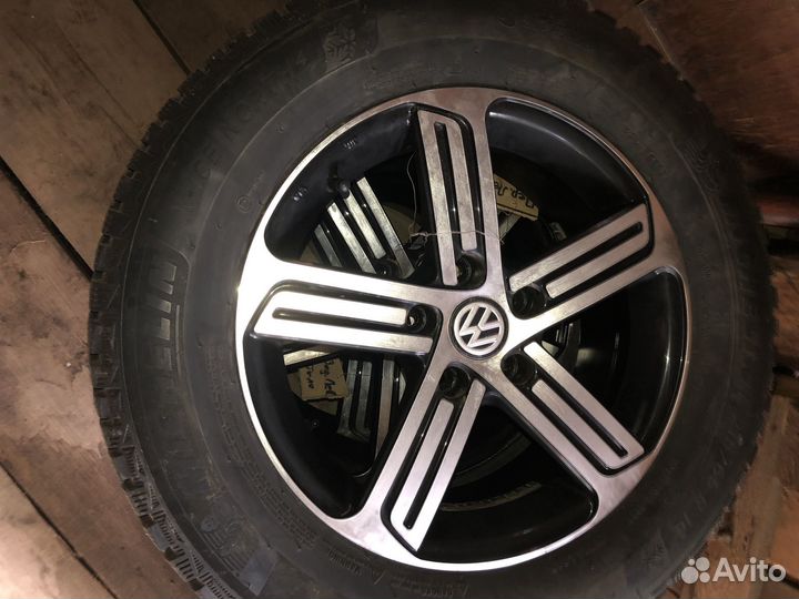 Michelin X-Ice North 4 215/65 R16