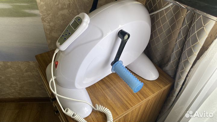 Педальный тренажер с электродвигателем