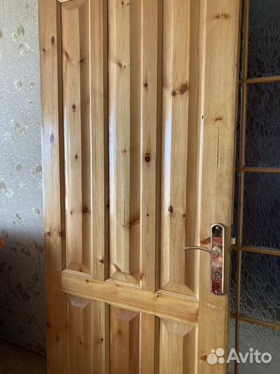 Дверь деревянная