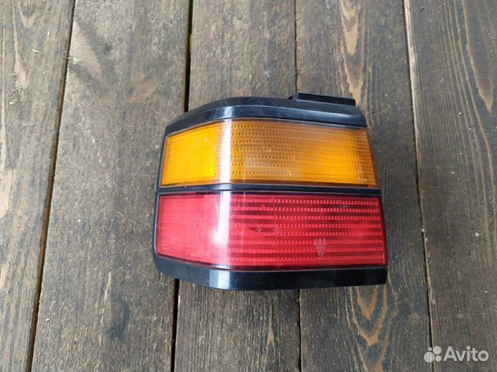 Фонарь задний левый Volkswagen Passat B3 1995