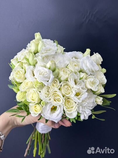 Букет невесты лицевой в белой гамме