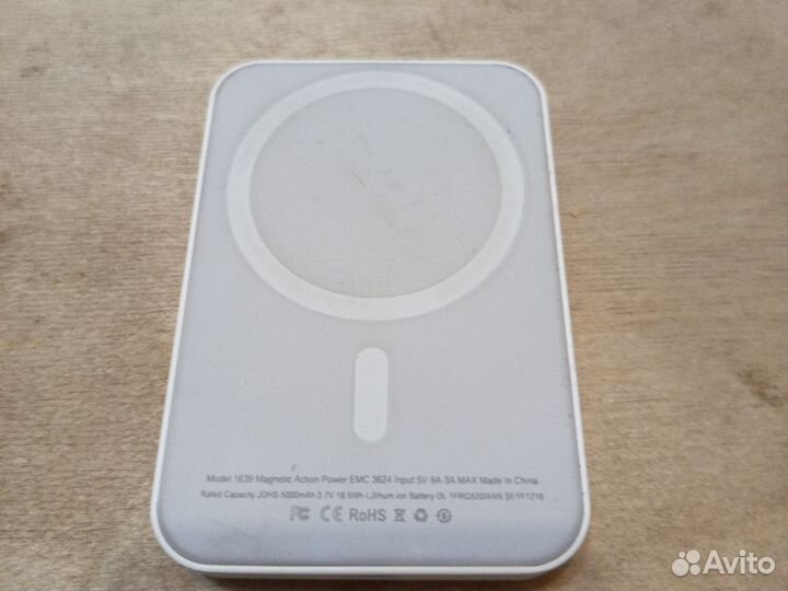 Павербанк apple