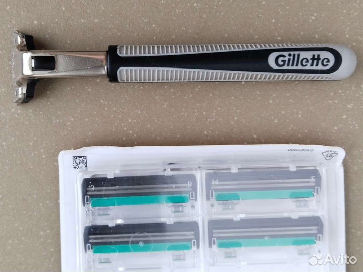 4 касс. и станок бритва BIC Hybrid 3