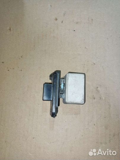 Резистор отопителя Toyota Hiace 1996г