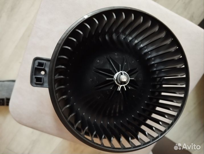 Мотор отопителя с крыльчаткой на Киа Рио 3