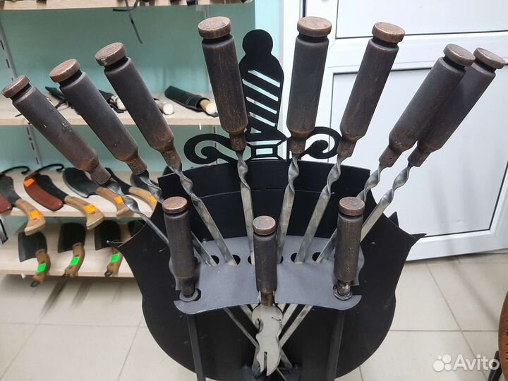 Подставка щит для шампуров с шампурами