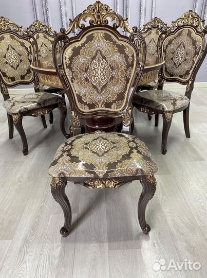 Стол обеденный. В наличии