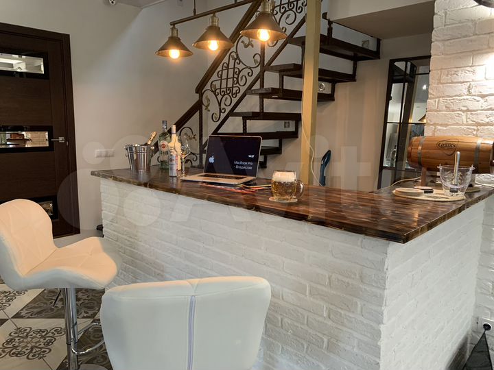 Коттедж 300 м² на участке 6 сот.