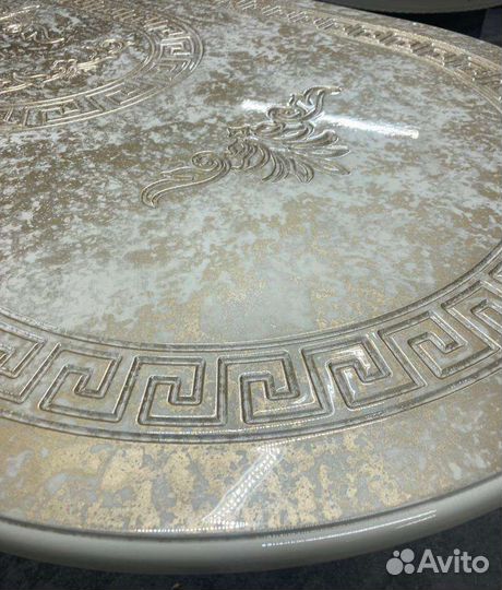 Столы и стулья