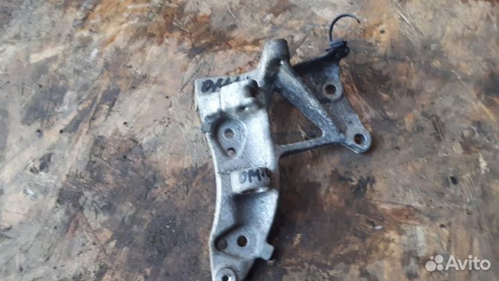 Кронштейн генератора Peugeot 308 2007