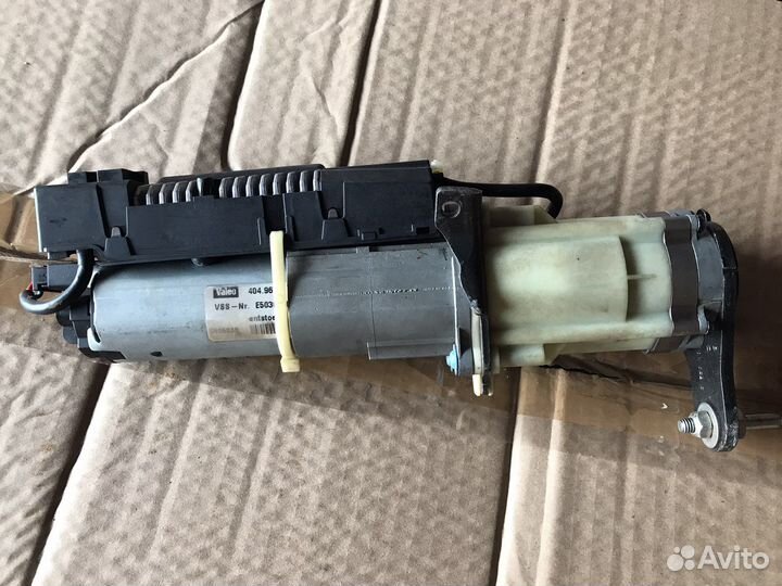Моторчик крышки багажника левый,от ауди ку7 4L
