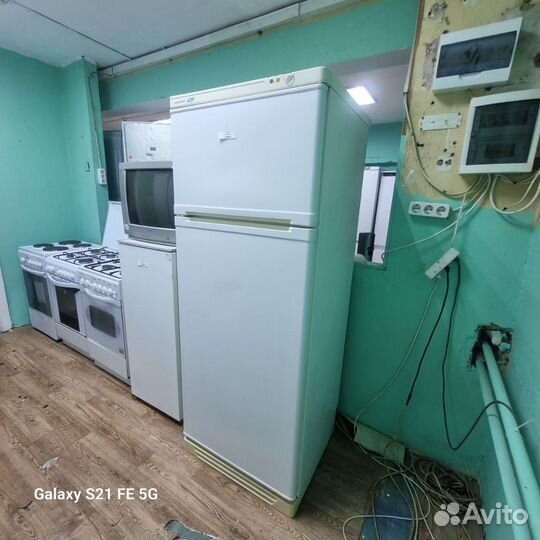 Холодильник широкий большой