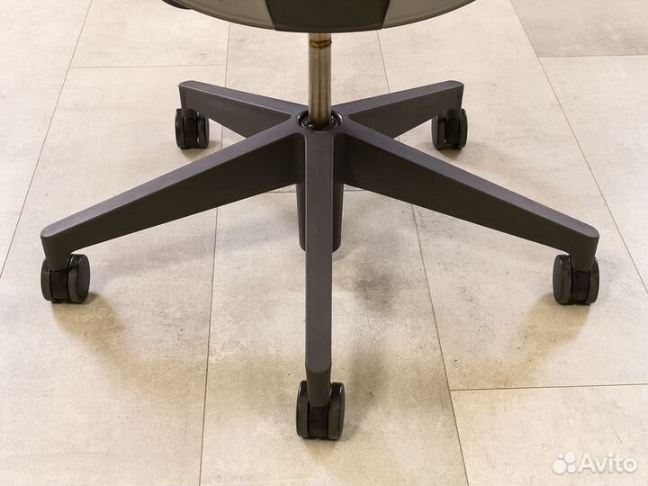 Компьютерное кресло Herman Miller Mirra 2 США