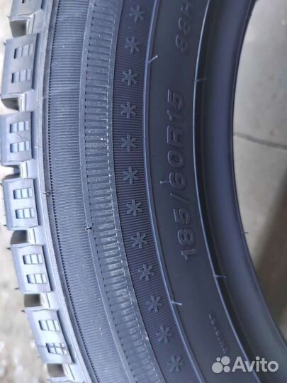 Sailun Ice Blazer Alpine 185/60 R15 88H
