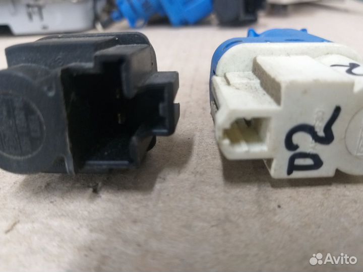 Концевики пара под педаль тормоза Ford Explorer 4