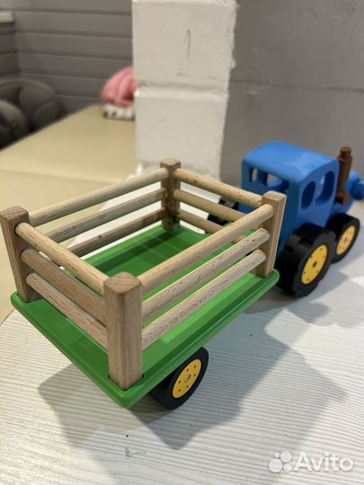 Садовый трактор деревянный