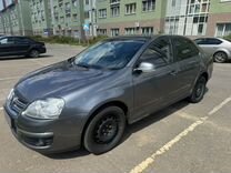 Volkswagen Jetta 1.6 AMT, 2009, 305 000 км, с пробегом, цена 520 000 руб.