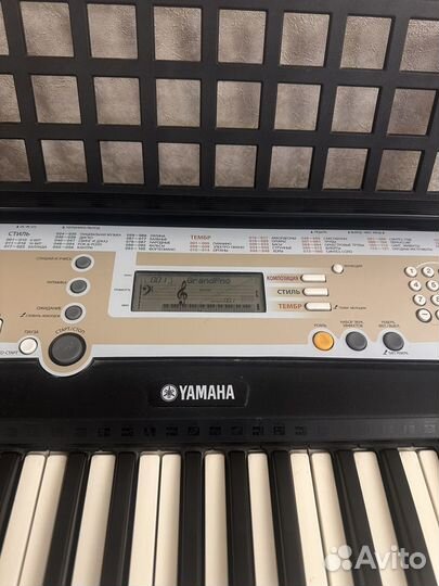 Синтезатор Yamaha psr r200