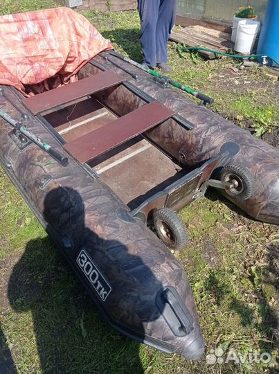 Надувная лодка Pelican 300 с мотором