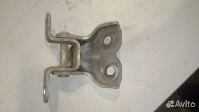Петля дверная передняя верхняя на toyota ipsum S