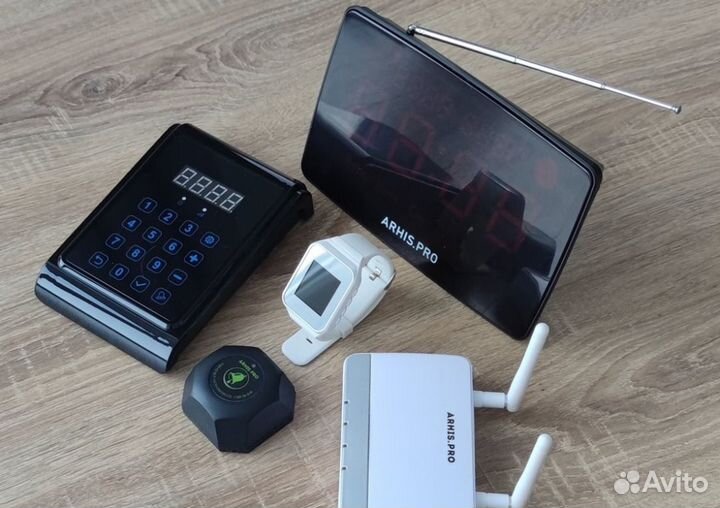 Кнопка вызова официанта к столику гостя в кафе