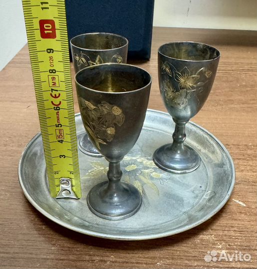 3 рюмки на подносе. Серебро 875