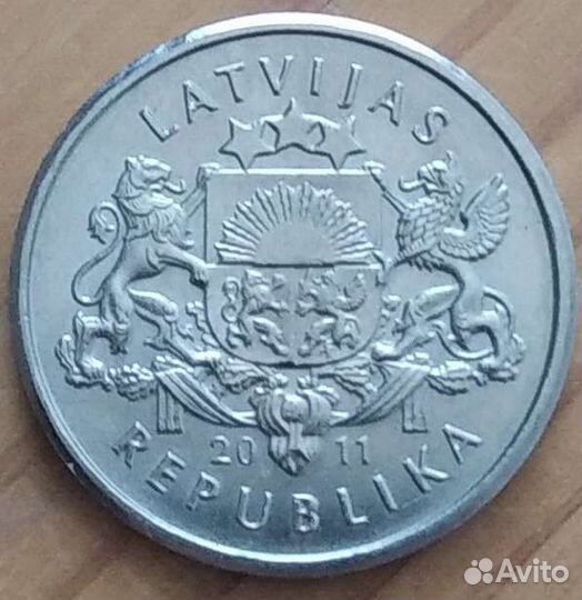 Монета 1 лат 2011 г. Пивная кружка