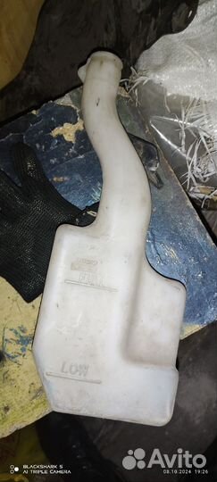 Бачок омывателя toyota rav 4 03г