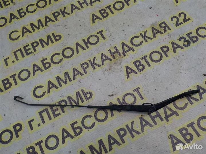 Поводок стеклоочистителя передний правый Renault