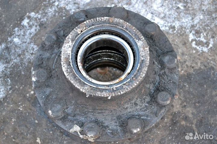 Ступица ведущего моста барабанные тормоза, правая