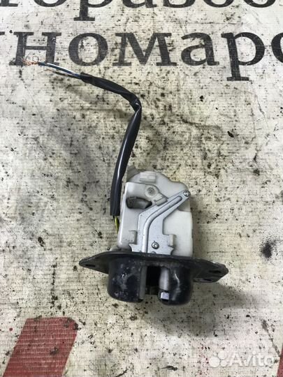 Замок багажника Nissan Pathfinder