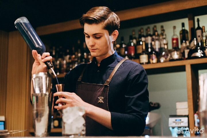 Бармен (с проживанием)