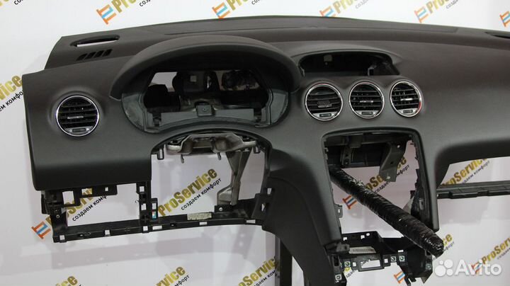 Торпедо Peugeot 408 панель приборов