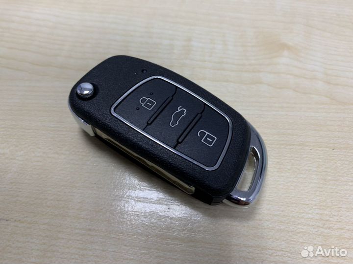 Ключ Hyundai Solaris 2013 - 2016 год